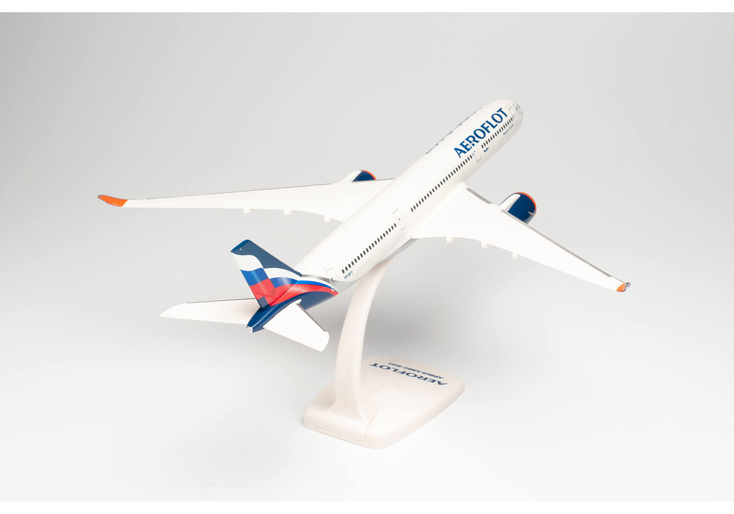 1/200 SNAP FIT Aeroflot Airbus A350-900 VQ-BFY "P. Tchaikovsky"