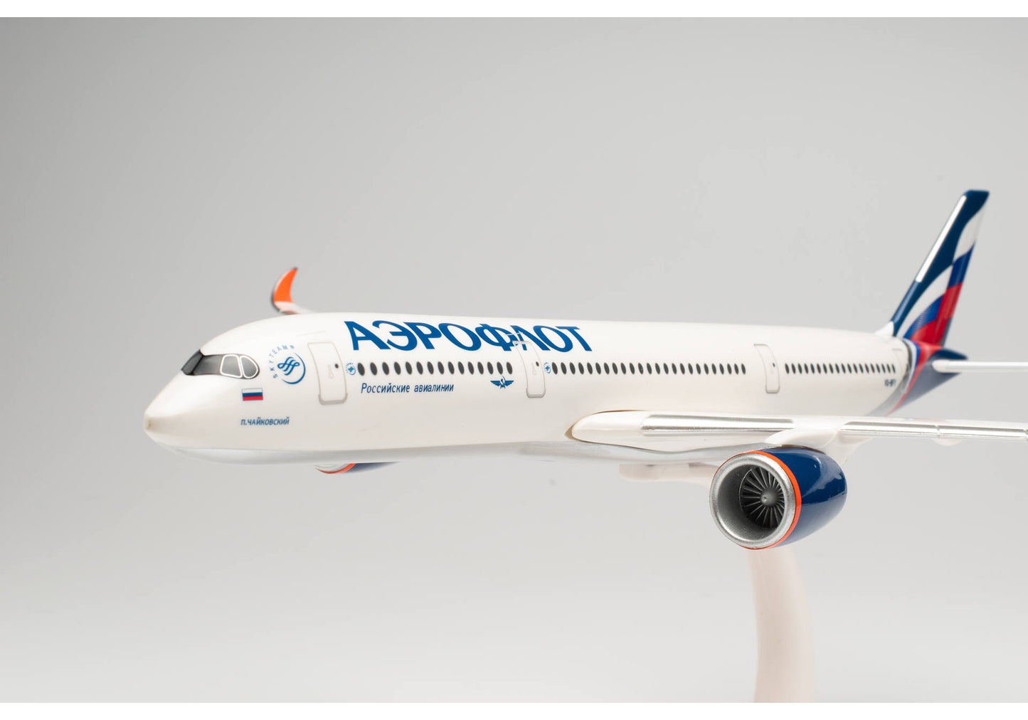 1/200 SNAP FIT Aeroflot Airbus A350-900 VQ-BFY "P. Tchaikovsky"