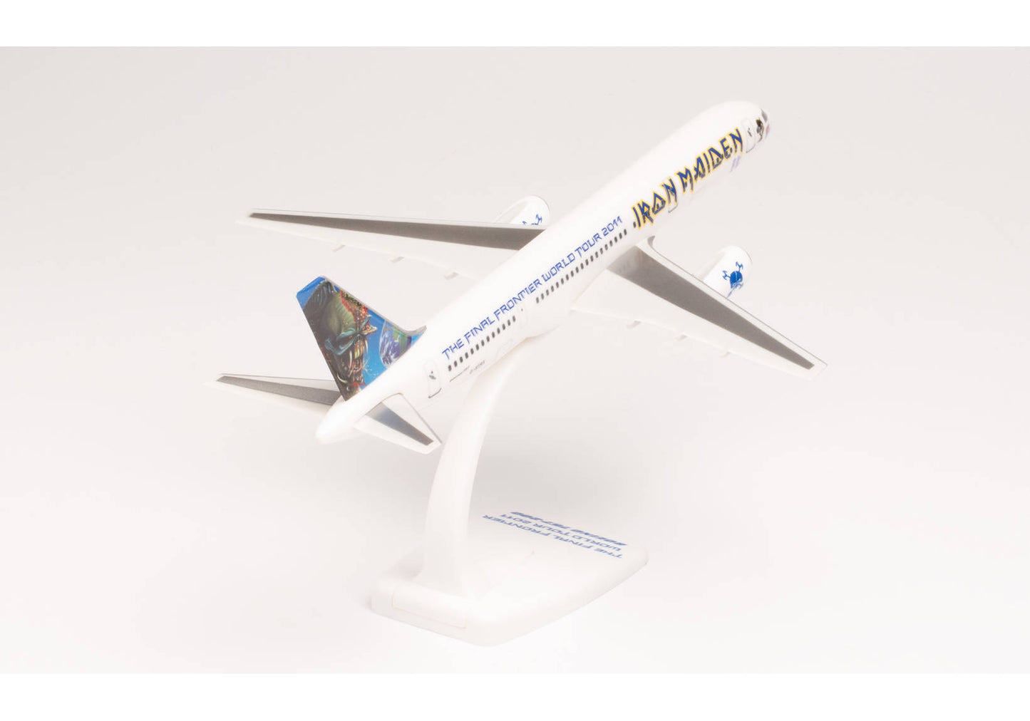 1/200 SNAP FIT Iron Maiden (Astraeus) Boeing 757-200 "Ed Force One" The Final Frontier World Tour 2011 G-STRX