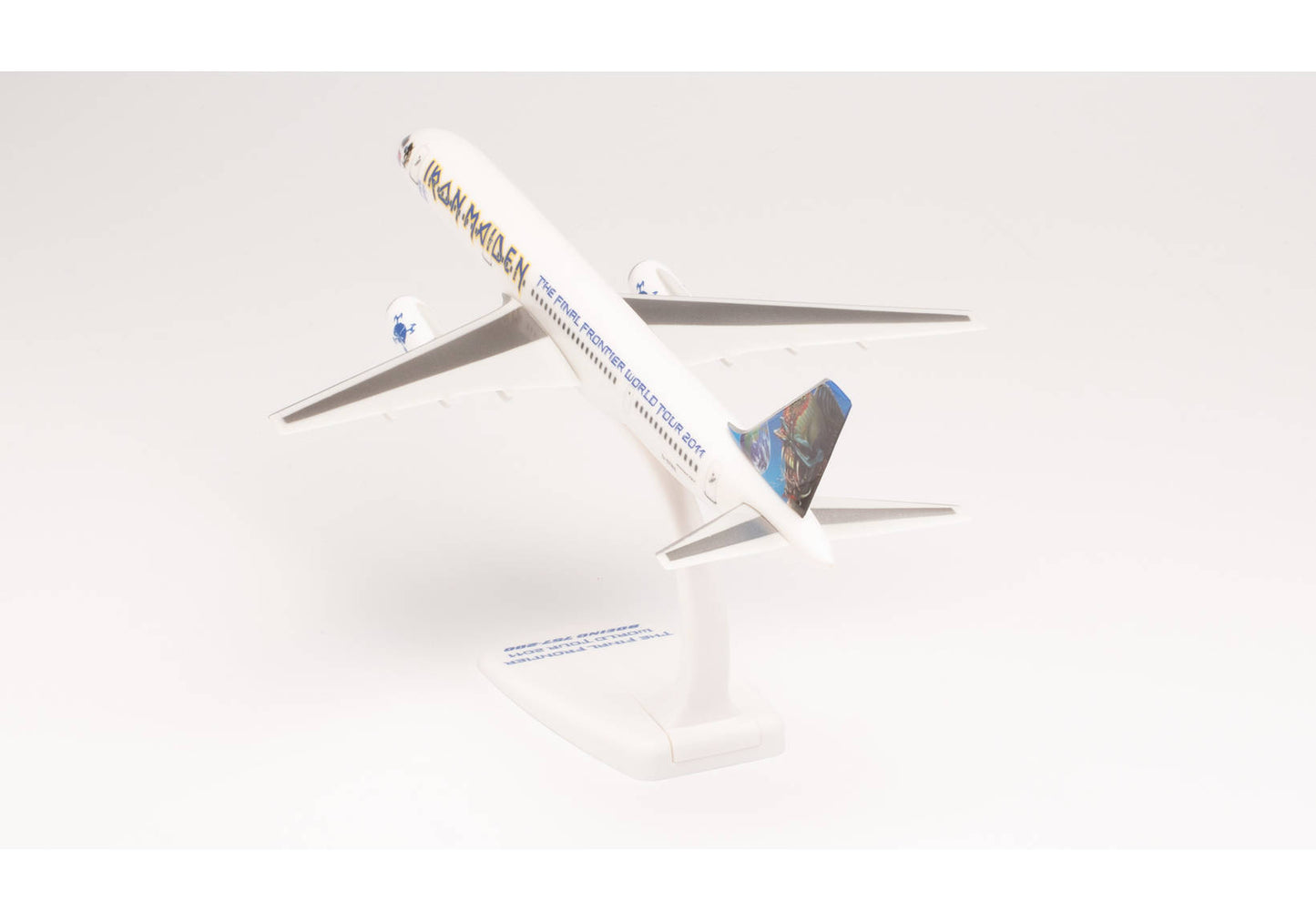 1/200 SNAP FIT Iron Maiden (Astraeus) Boeing 757-200 "Ed Force One" The Final Frontier World Tour 2011 G-STRX