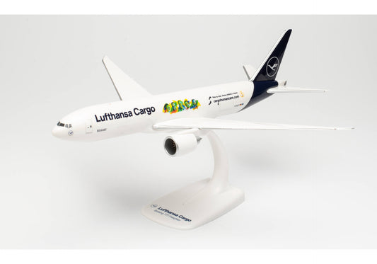 1/200 SNAP FIT Lufthansa Cargo Boeing 777F "Cargo Human Care" D-ALFI "Buenos DÃ­as MÃ©xico"