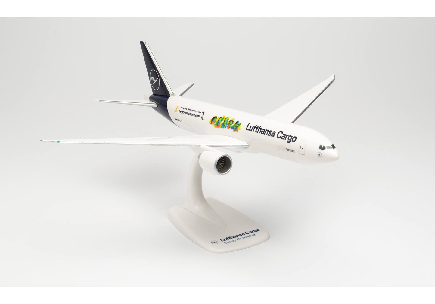 1/200 SNAP FIT Lufthansa Cargo Boeing 777F "Cargo Human Care" D-ALFI "Buenos DÃ­as MÃ©xico"