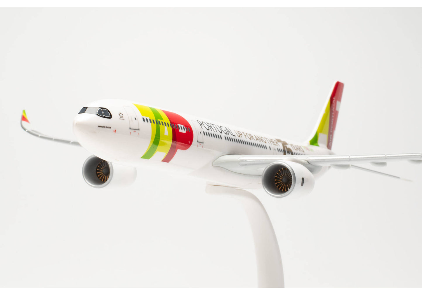 1/200 SNAP FIT TAP Air Portugal Airbus A330-900neo "75 Years" CS-TUD