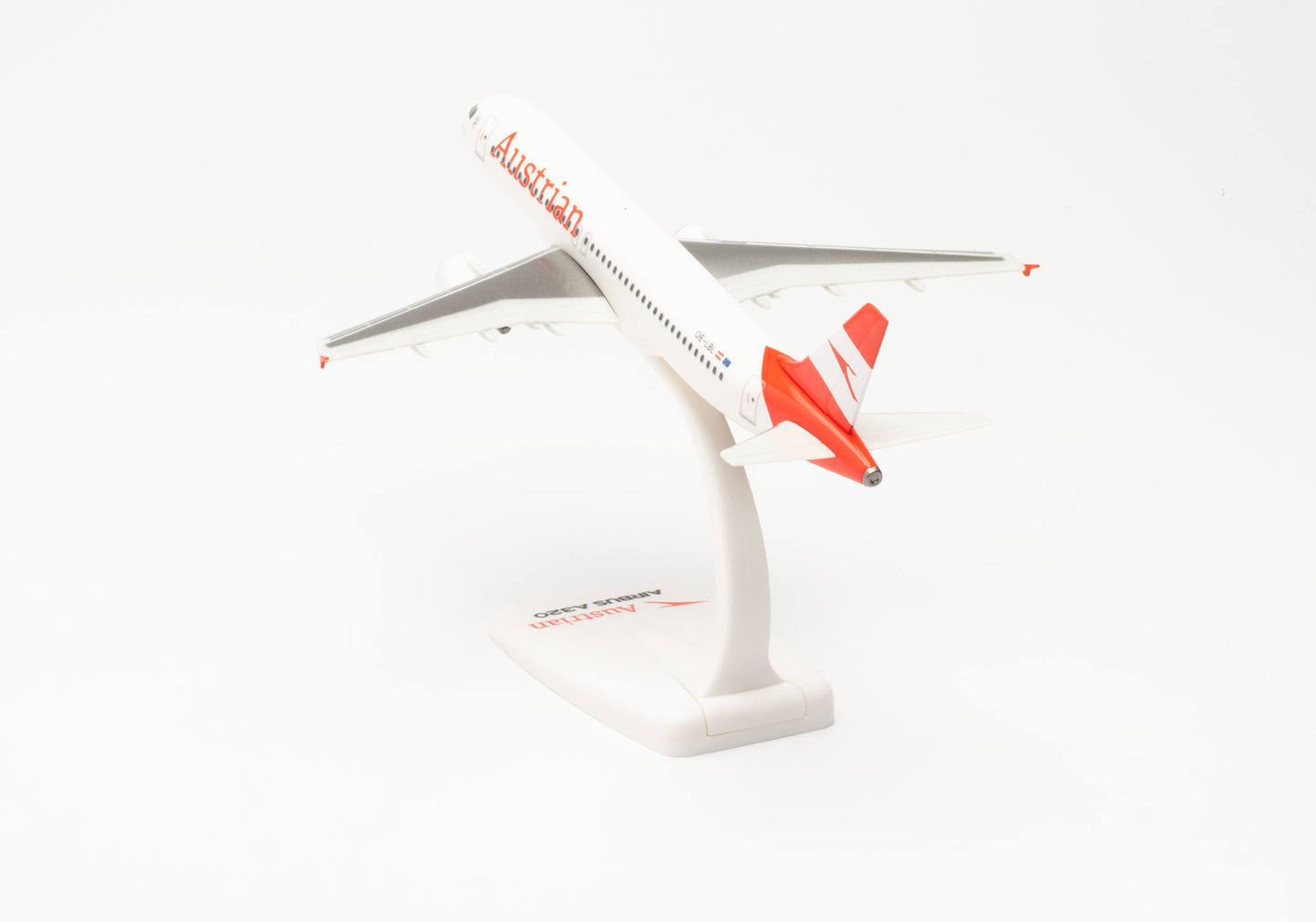 1/200 SNAP FIT Austrian Airlines Airbus A320 OE-LBL "Ausseerland"