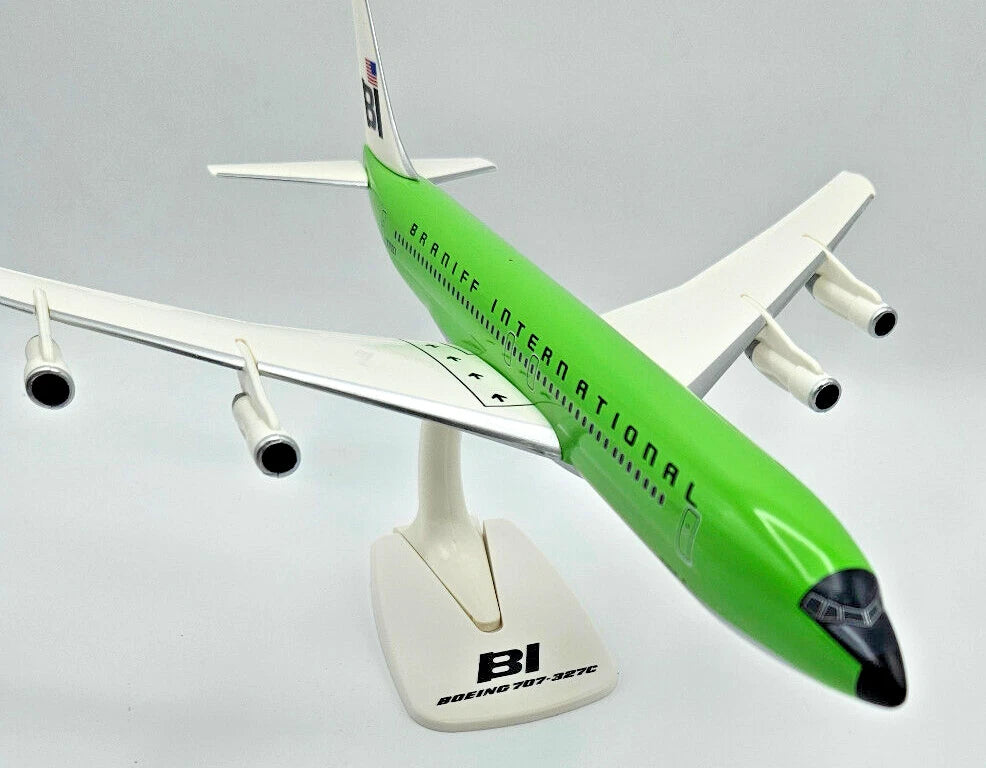 1/144 SNAP FIT Braniff International Boeing 707-320 Solid Lime Green N7097