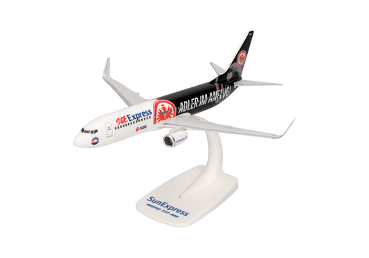 1/200 SNAP FIT Sun Express Boeing 737-800 "Eintracht Frankfurt - SGE Express" "Adler im Anflug" TC-SPM