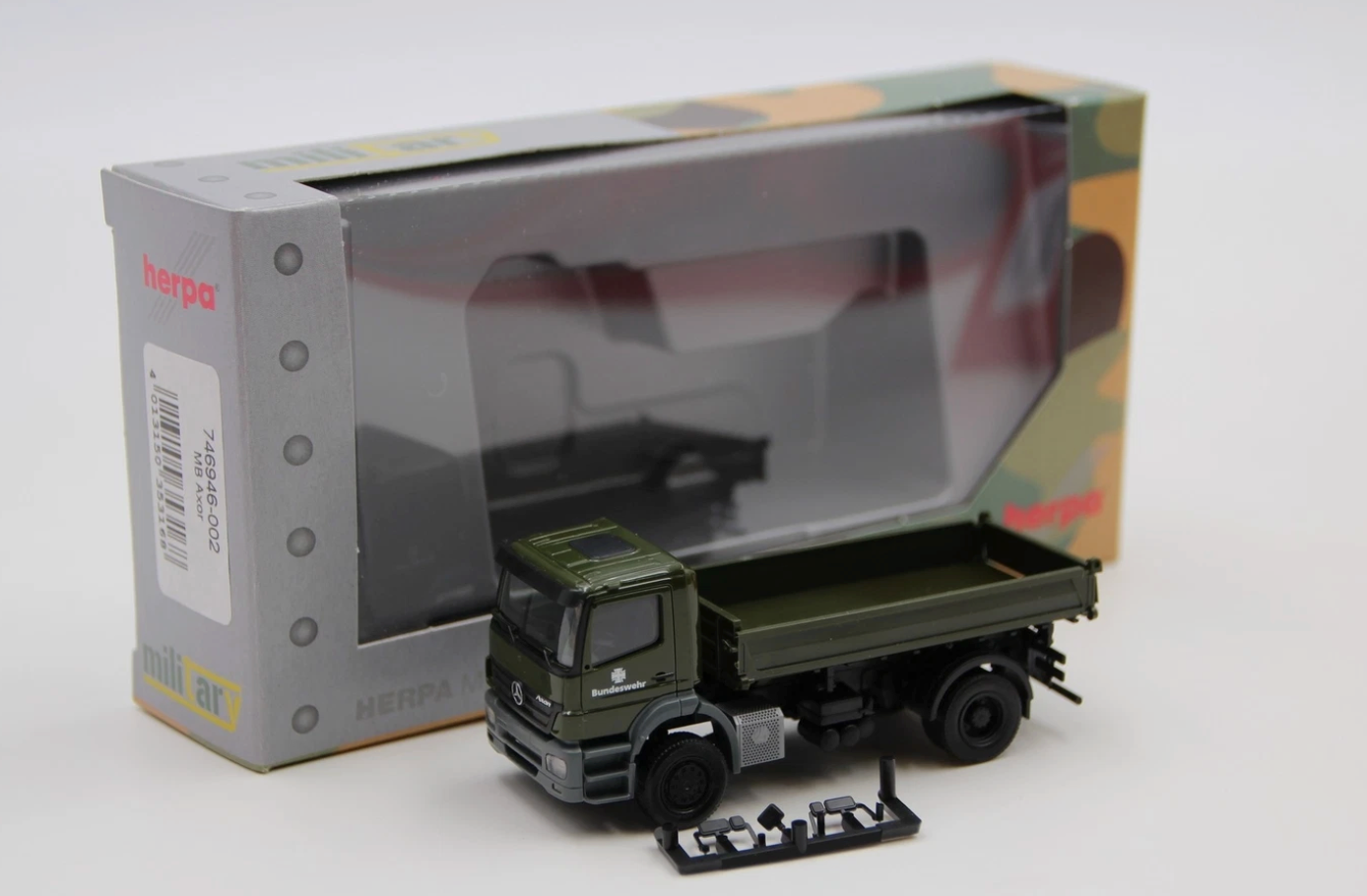 1/87 Mercedes-Benz Axor Three-Way Dumper "German Armed Forces"