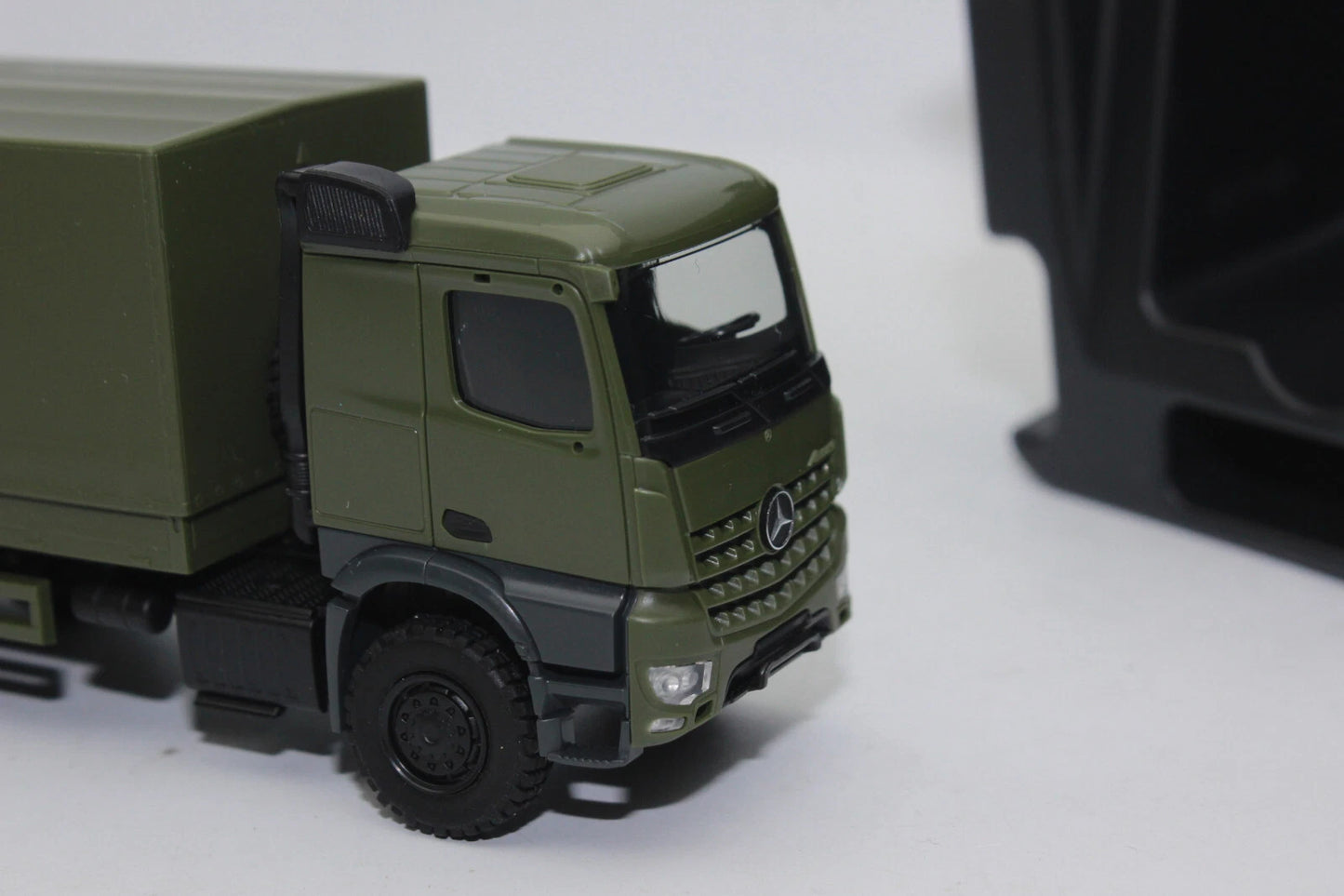1/87 Mercedes-Benz Arocs 6x6 Pritsche/Plane Undekoriert