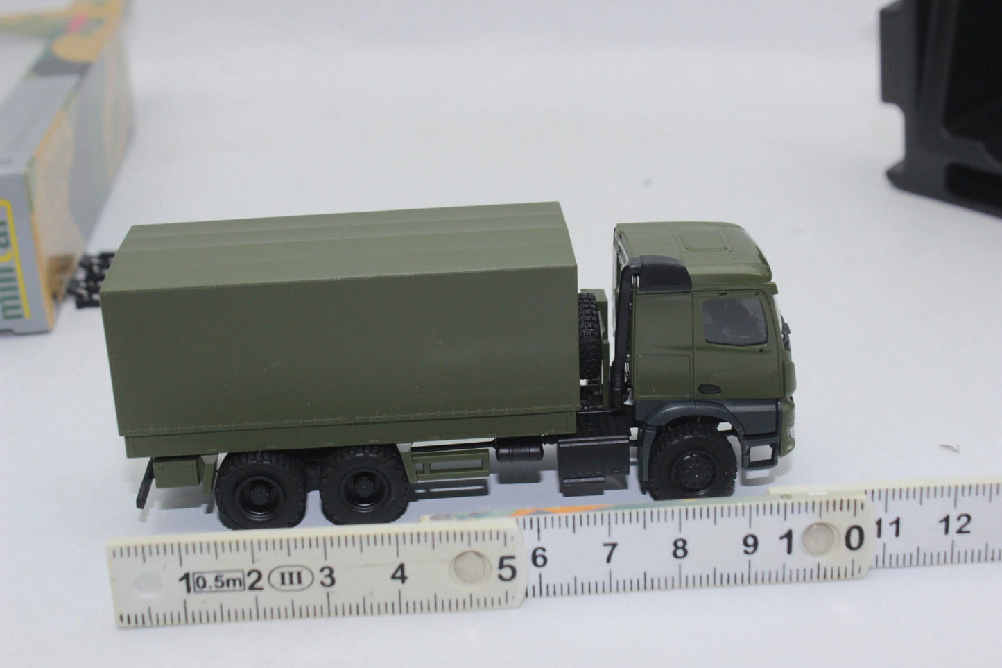 1/87 Mercedes-Benz Arocs 6x6 Pritsche/Plane Undekoriert