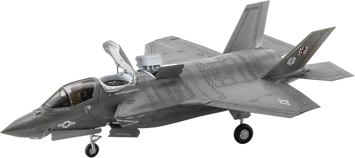 1/72 F-35 LIGHTNING II (B Version) U.S.M.C. VMFA-242 Test of Taking Off and Landing on IZUMO [LIMITED EDITION]