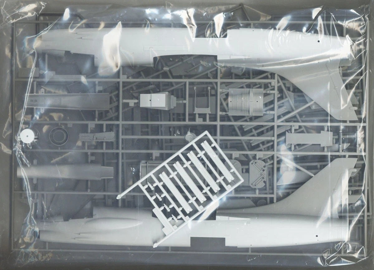 1/48 F-8E CRUSADER VF-III SUNDOWNERS  [LIMITED EDITION]