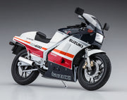 1/12 SUZUKI RG400Γ EARLY VERSION RED/WHITE COLOR with Under Cowl