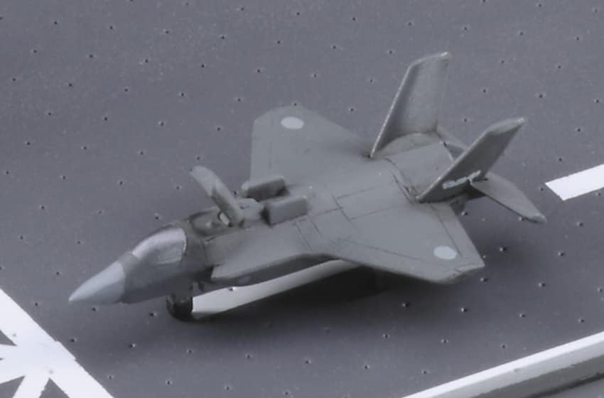 1/700 J.M.S.D.F. DDH IZUMO THE FIRST REPAIR [LIMITED EDITION]