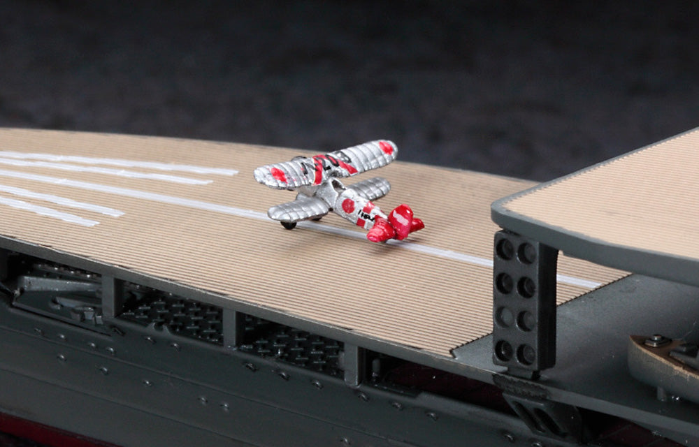1/700 JAPANESE NAVY AIRCRAFT CARRIER AKAGI TRIPLE DECK with CARRIER-BASED AIRCRAFT SET (BIPLANE) [LIMITED EDITION]
