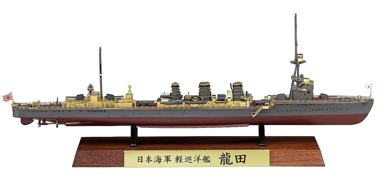 1/700 JAPANESE NAVY LIGHT CRUISER TATSUTA FULL HULL SPECIAL [LIMITED EDITION]