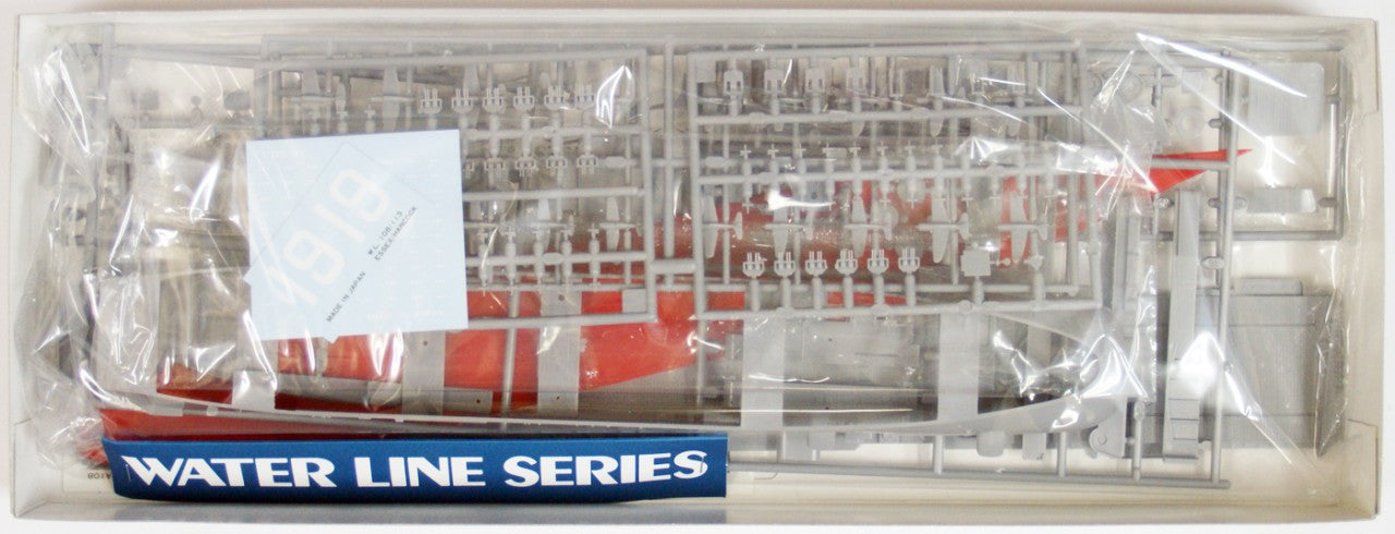 1/700 U.S. AIRCRAFT CARRIER ESSEX WATER LINE SERIES