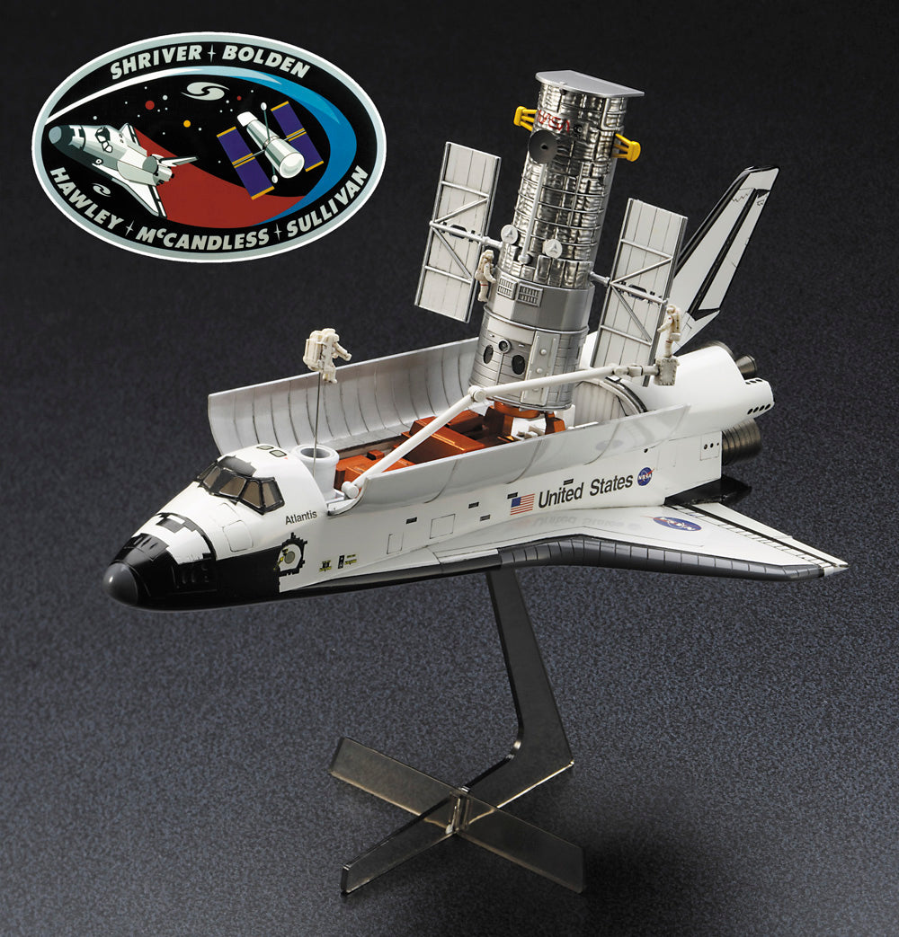 1/200 HUBBLE SPACE TELESCOPE and SPACE SHUTTLE ORBITER with ASTRONAUTS (Emblem Included) [LIMITED EDITION]