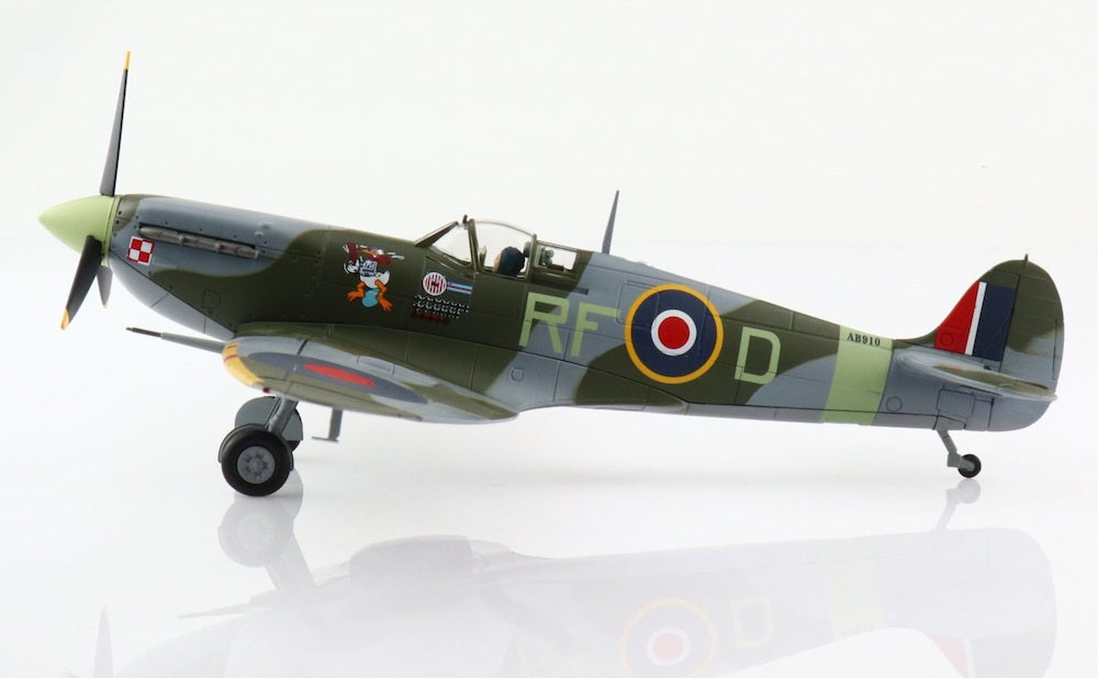 1/48 Spitfire MK. Vb RF-D/AB910 RAF Kemble Air Show June 2011 BBMF scheme