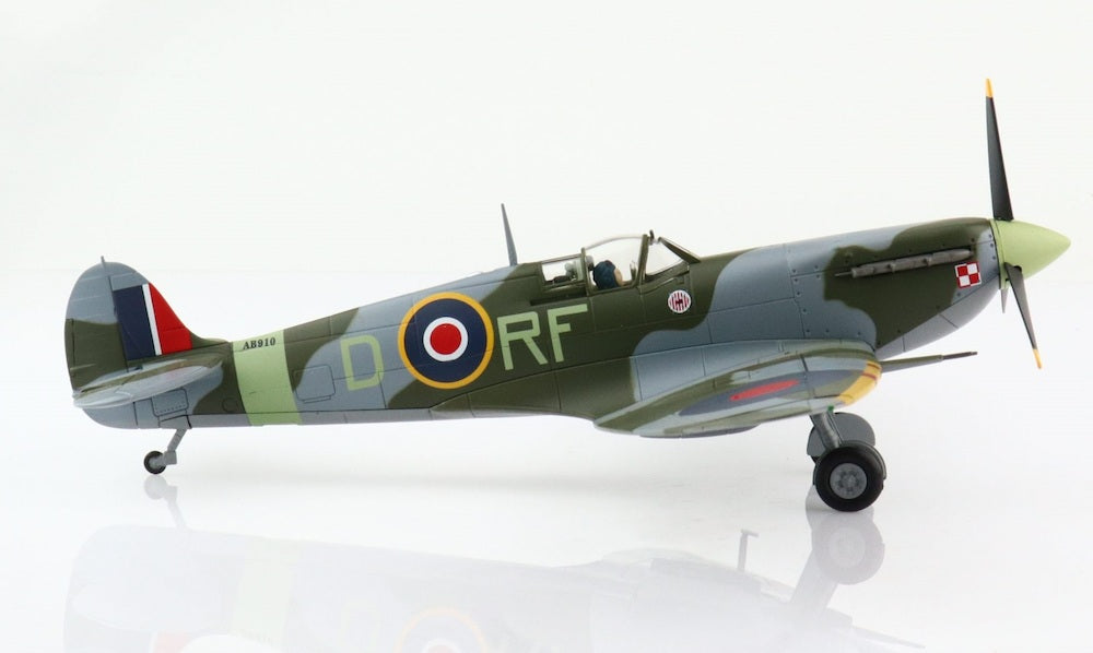 1/48 Spitfire MK. Vb RF-D/AB910 RAF Kemble Air Show June 2011 BBMF scheme