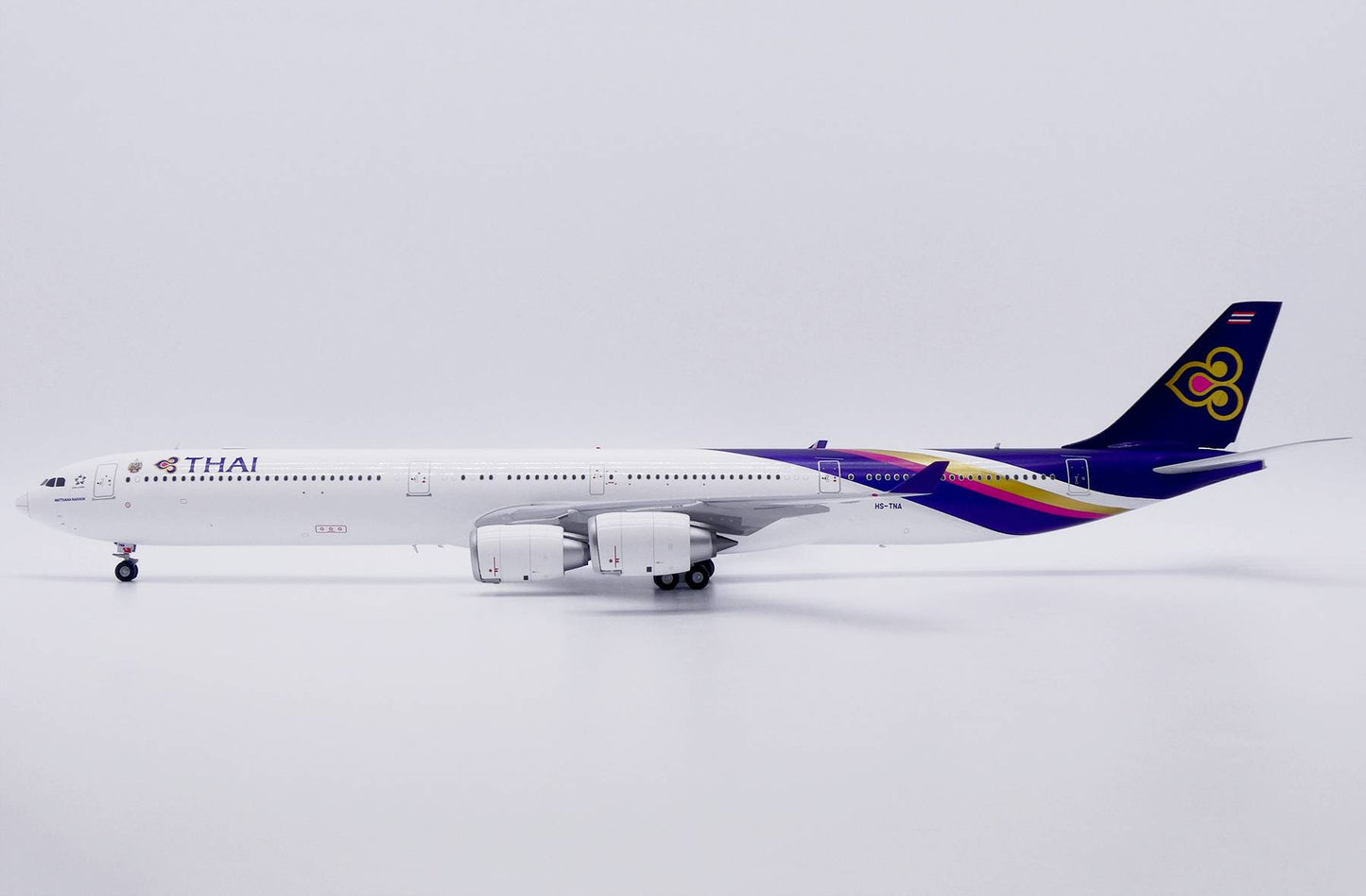 1/200 Thai Airways Airbus A340-600 Reg: HS-TNA with Stand