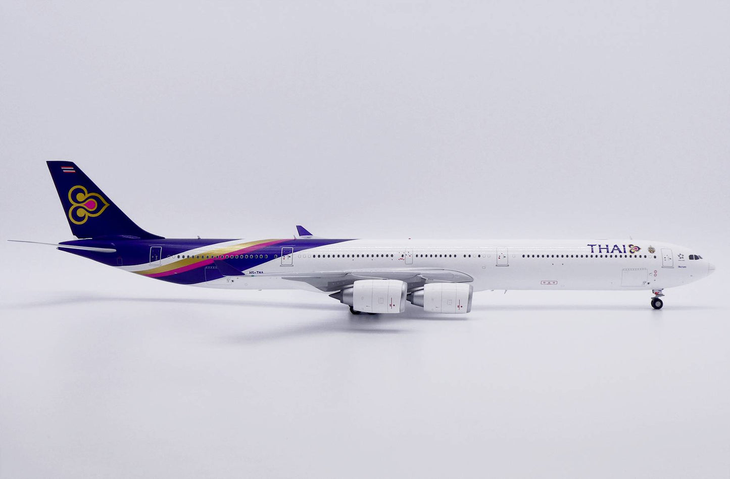 1/200 Thai Airways Airbus A340-600 Reg: HS-TNA with Stand