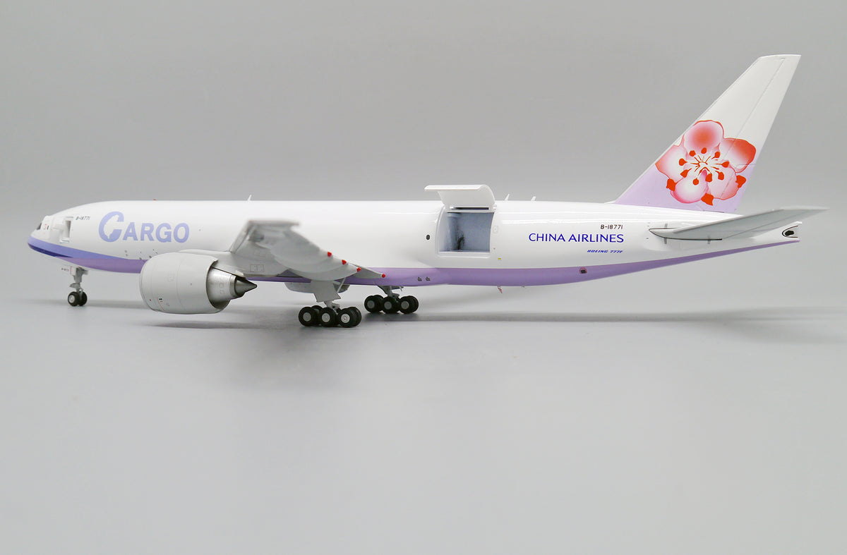 1/200 China Airlines Cargo Boeing 777F "Interactive Series" Reg: B-18771 with Stand