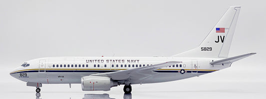 1/200 US Navy Boeing C-40A Clipper Reg: 165829 with Stand