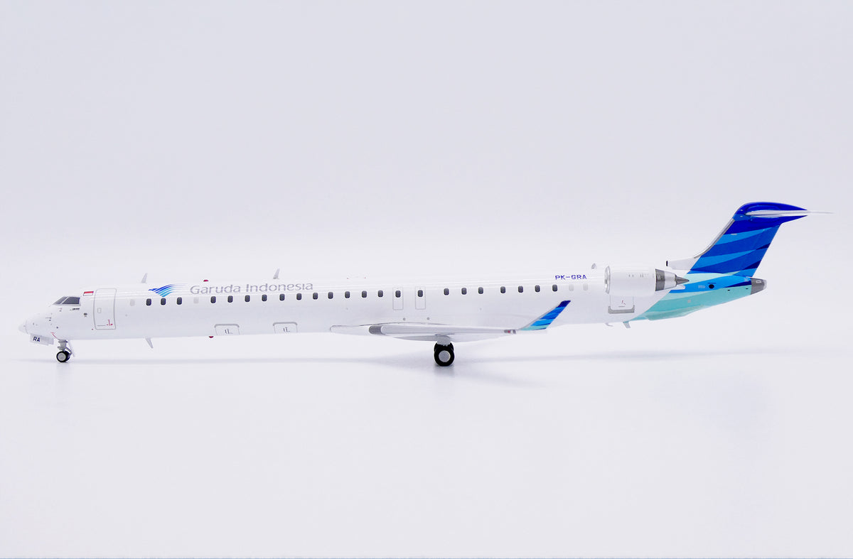 1/200 Garuda Indonesia Bombardier CRJ-1000ER Reg: PK-GRA with Stand