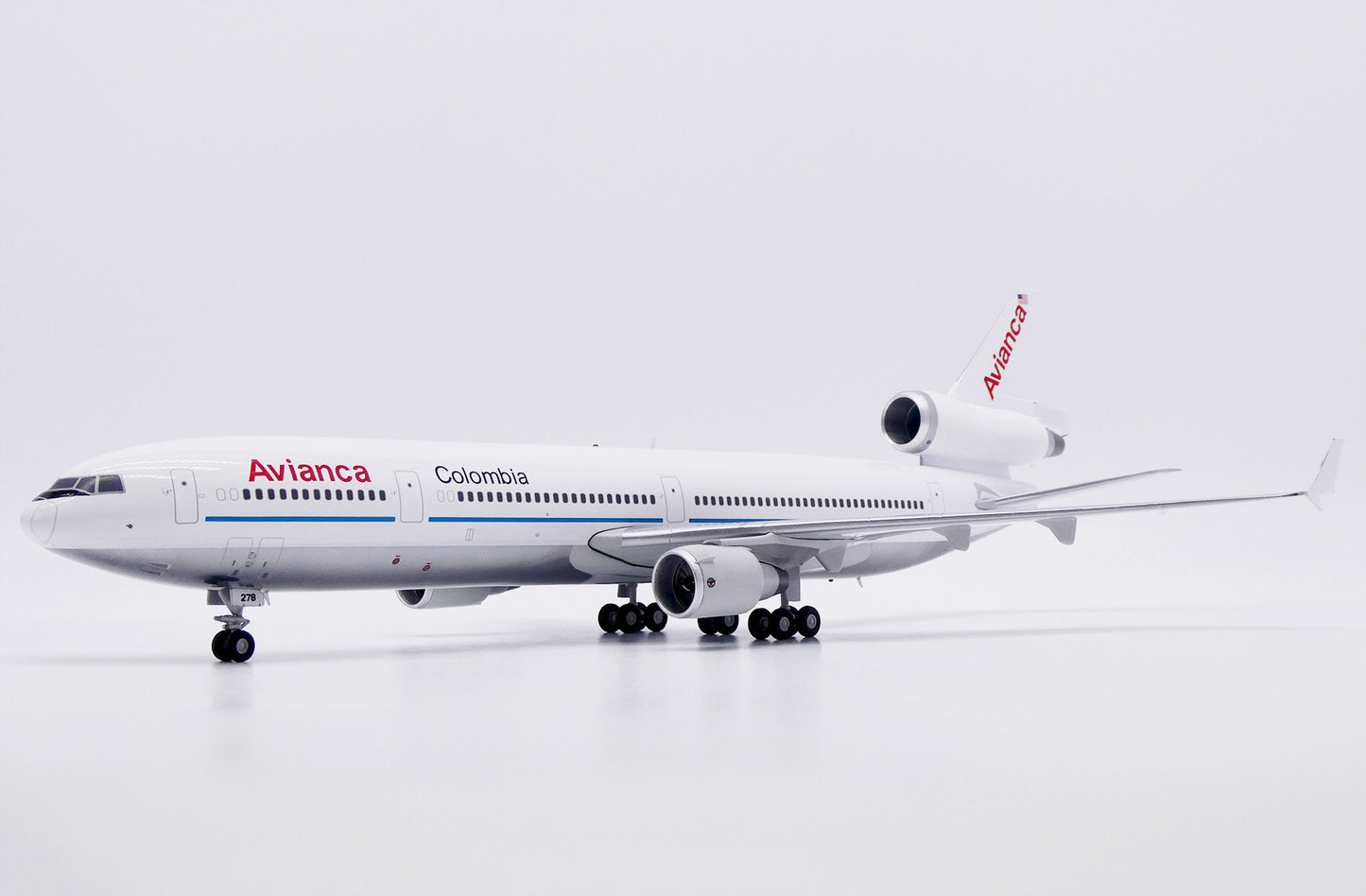 1/200 Avianca Colombia McDonnell Douglas MD-11 "Polished" Reg: N278WA with Stand