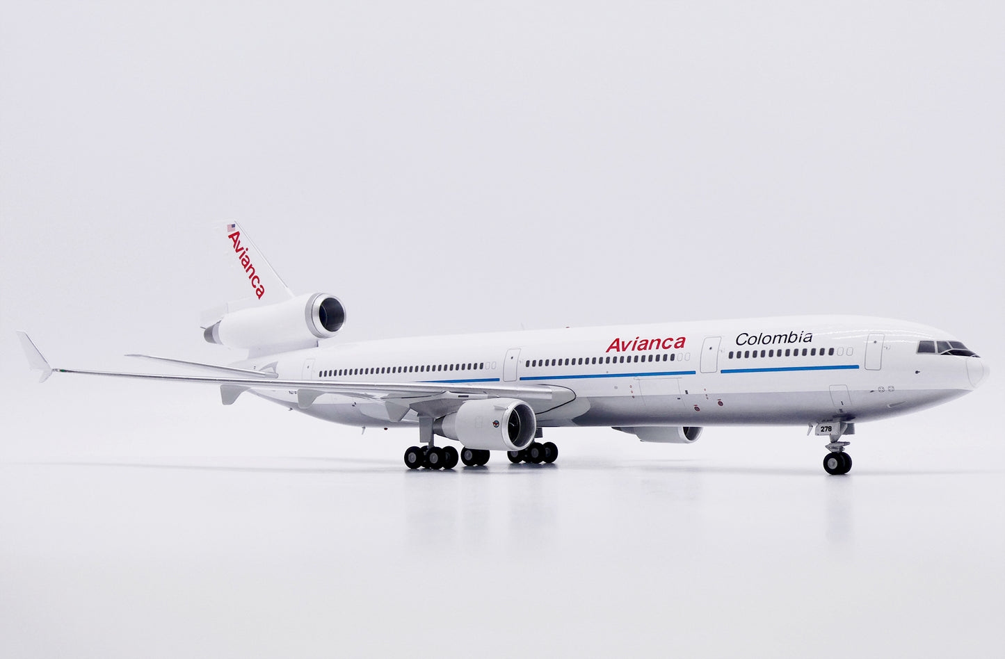 1/200 Avianca Colombia McDonnell Douglas MD-11 "Polished" Reg: N278WA with Stand