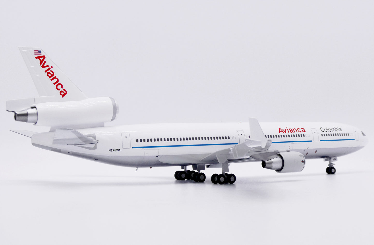 1/200 Avianca Colombia McDonnell Douglas MD-11 "Polished" Reg: N278WA with Stand