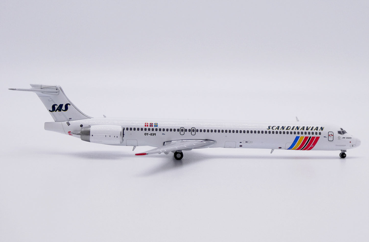 1/400 SAS Scandinavian Airlines McDonnell Douglas MD-90 "OC" Reg: OY-KIM with Antenna