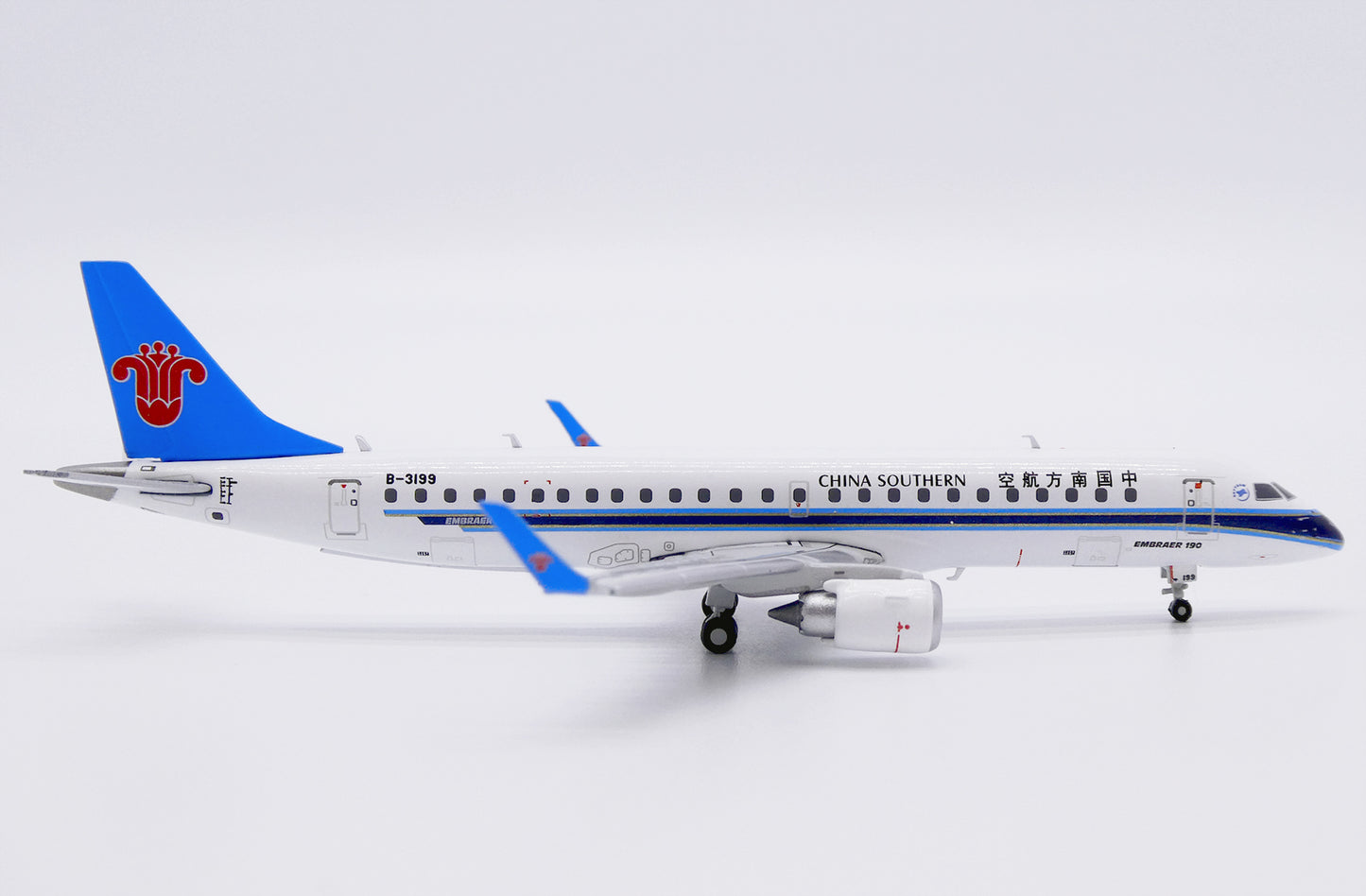 1/400 China Southern Airlines Embraer ERJ-190LR "800th E-Jet" Reg: B-3199 with Antenna