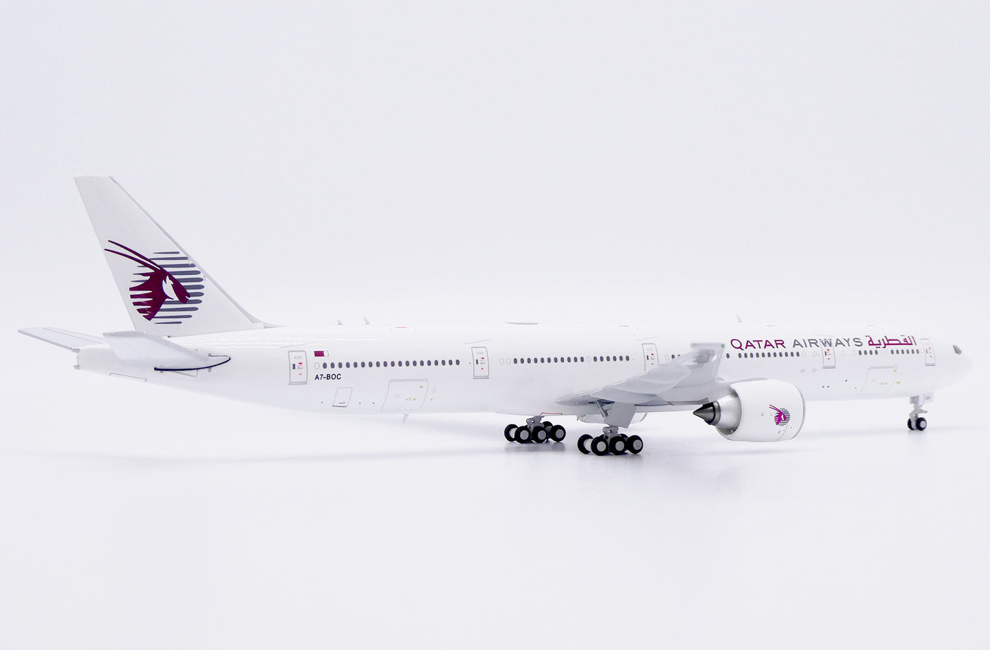 1/400 Qatar Airways Boeing 777-300ER "All White" Reg: A7-BOC with Antenna