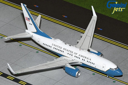 1/200 U.S. Air Force C-40B (B737-700) 01-0041