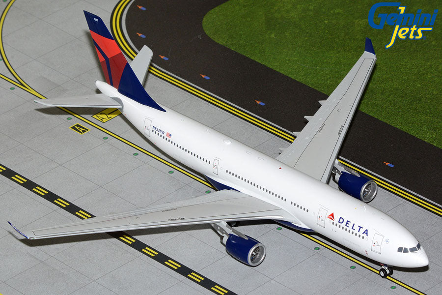 1/200 Delta A330-200 N852NW