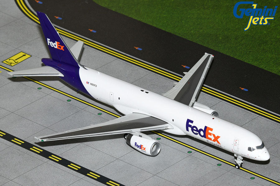 1/200 FedEx B757-200SF N921FD