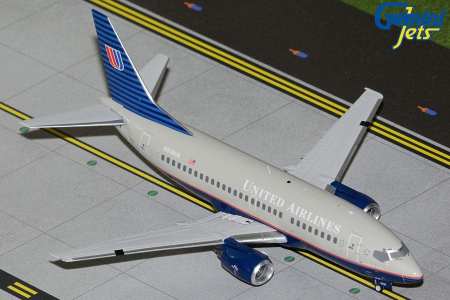 1/200 United B737-500 N936UA Battleship Livery