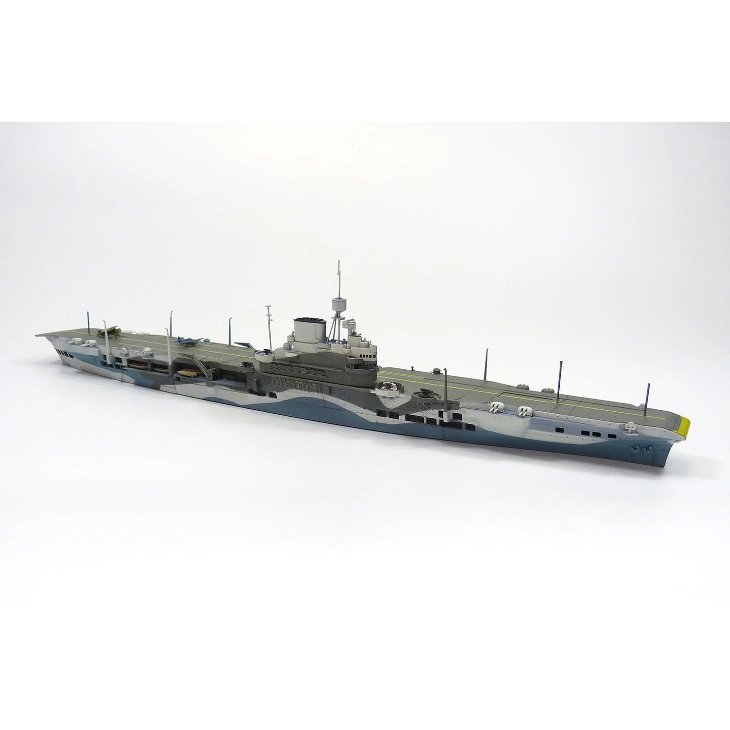 1/700 BRITISH AIRCRAFT CARRIER HMS ILLUSTRIOUS
