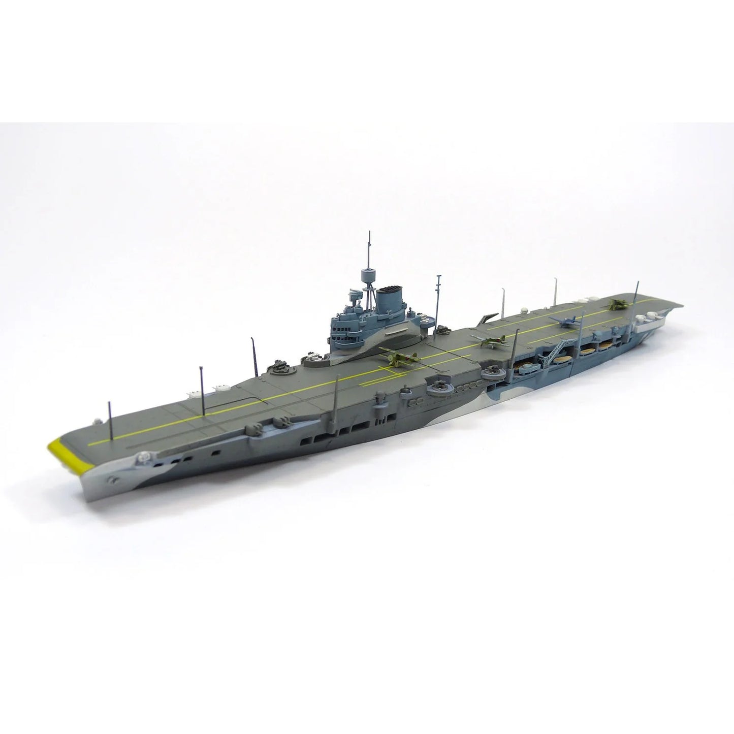 1/700 BRITISH AIRCRAFT CARRIER HMS ILLUSTRIOUS