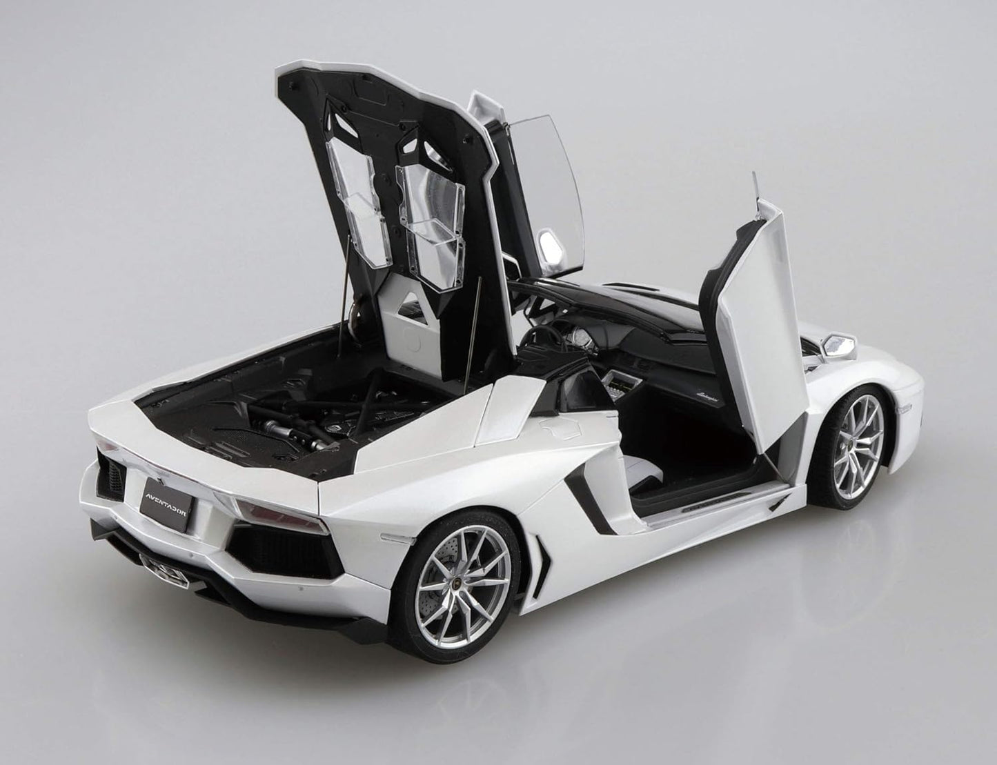 1/24 LAMBORGHINI AVENTADOR LP700-4 ROADSTER '12
