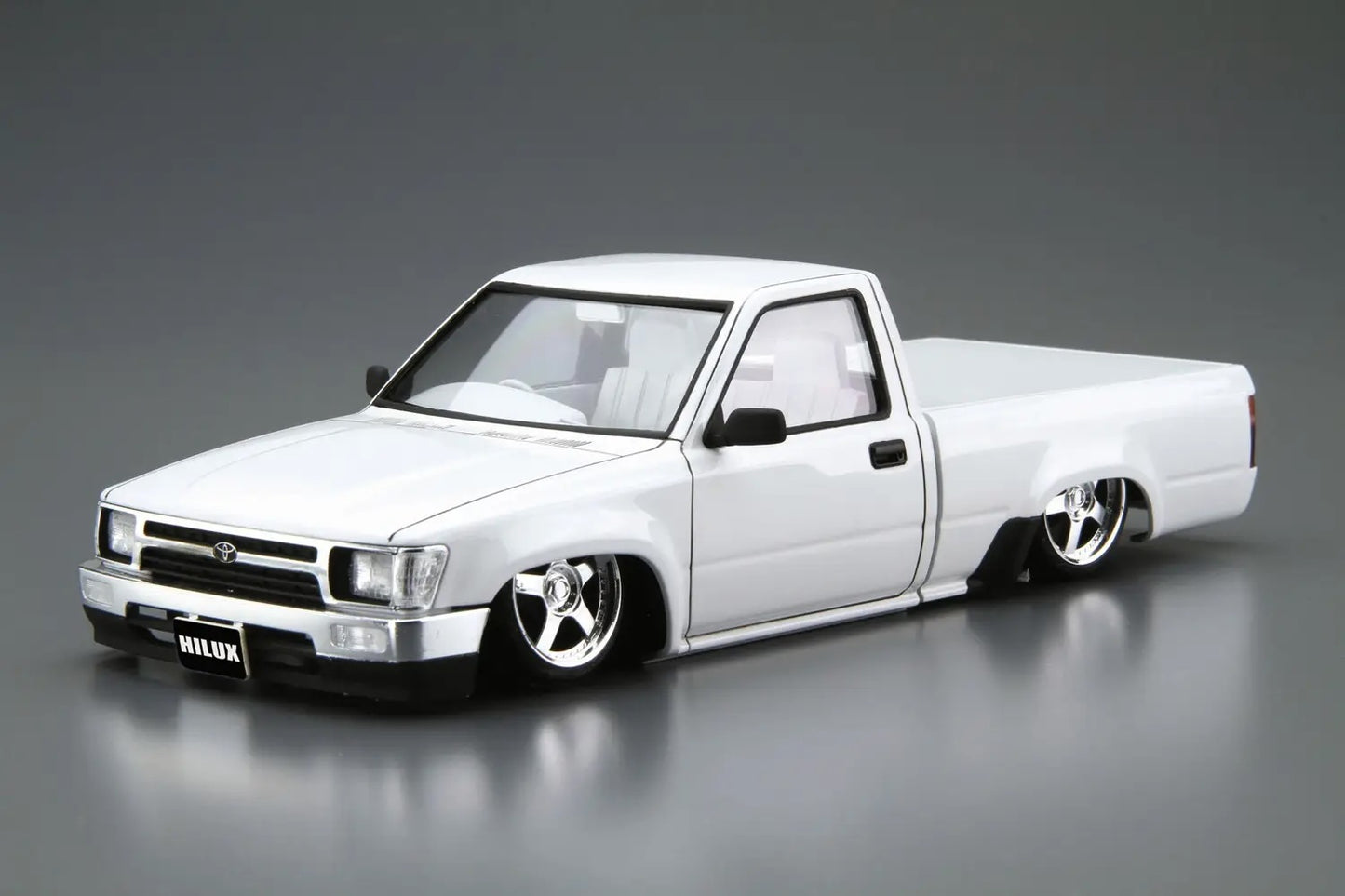 1/24 TOYOTA RN80 HILUX CUSTOM '85