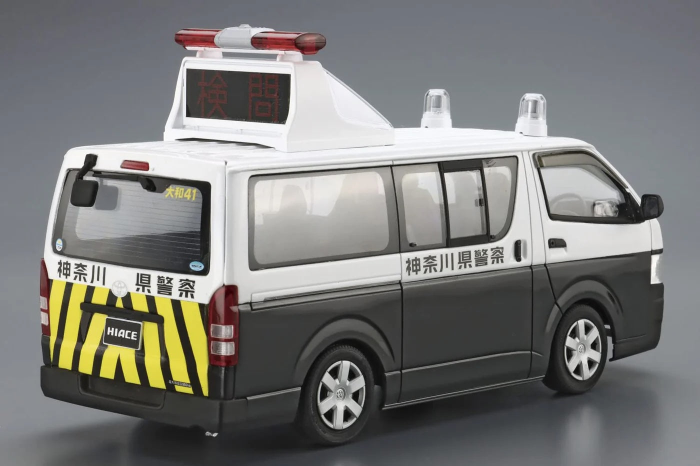 1/24 TOYOTA TRH200V HIACE Patrol Car '07