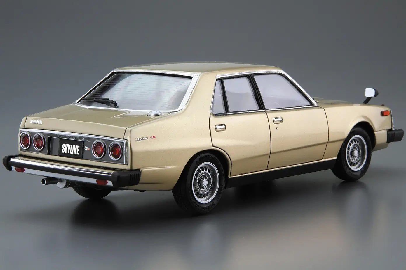 1/24 Mr. & Ms. NISSAN HGC211 SKYLINE 2000GT-E S '79