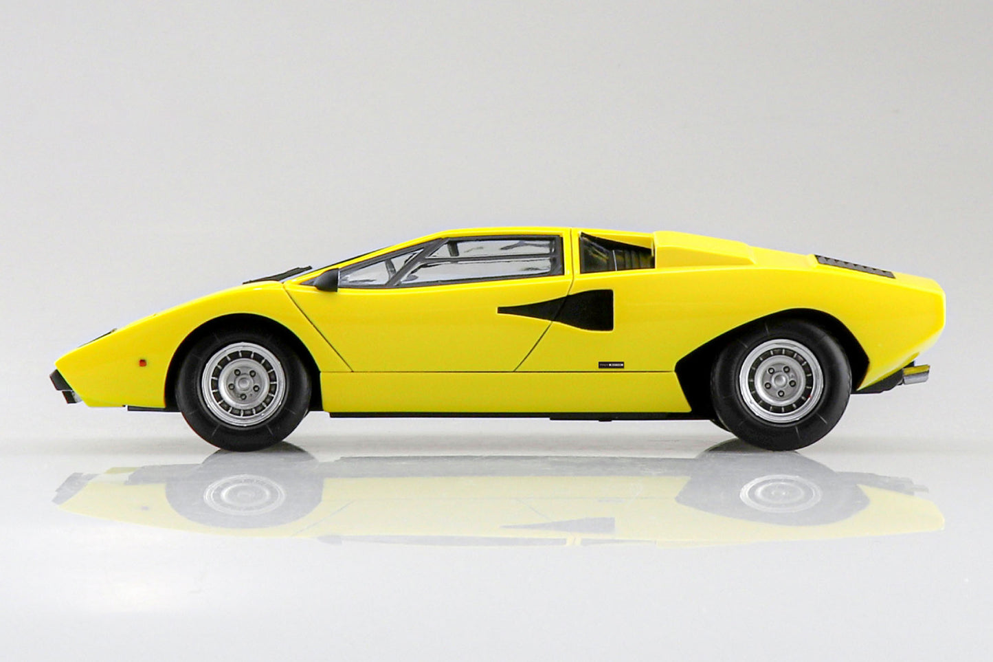 1/32 SNAP LAMBORGHINI Countach LP400 (Yellow)