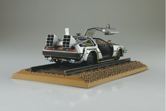 1/24 Time Machine from BACK TO THE FUTURE Part III with Railroad