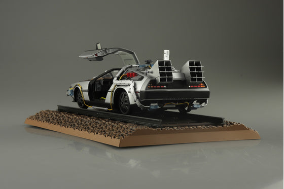1/24 Time Machine from BACK TO THE FUTURE Part III with Railroad