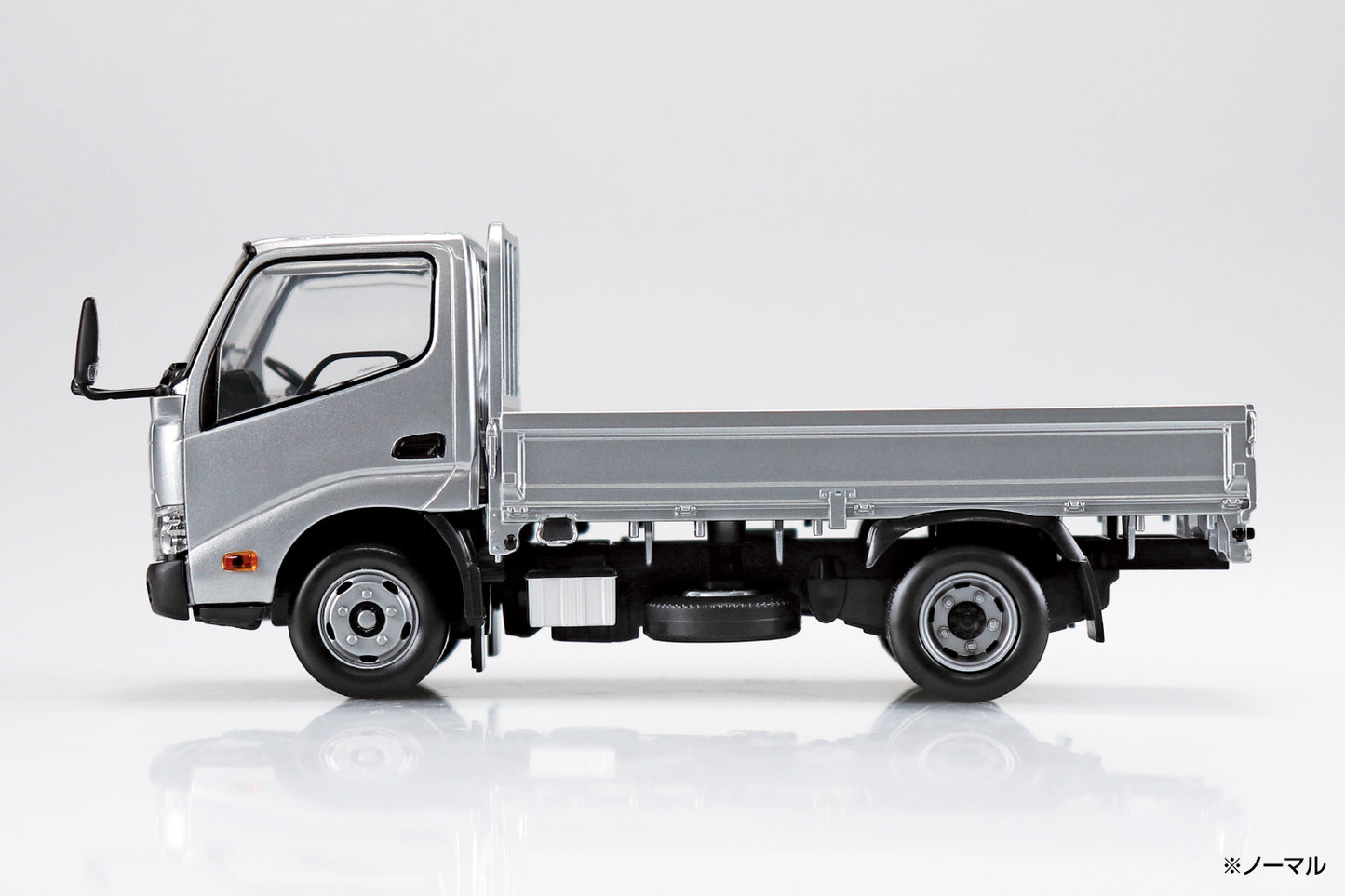 1/32 SNAP Hino Dutro Truck (Silver)