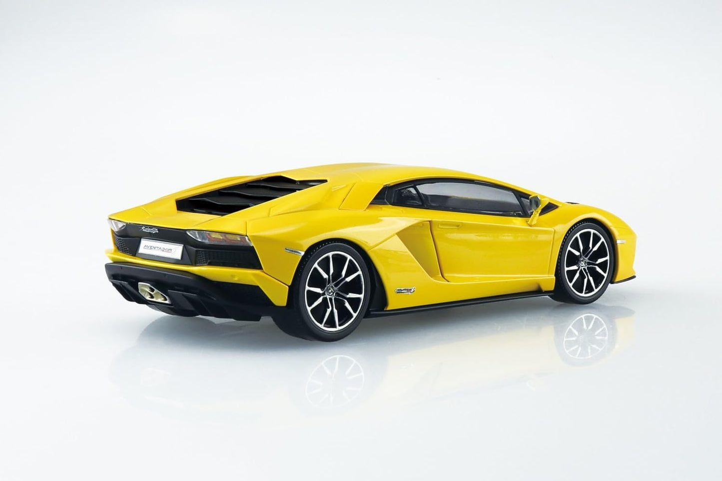 1/32 SNAP LAMBORGHINI AVENTADOR S (Pearl Yellow)