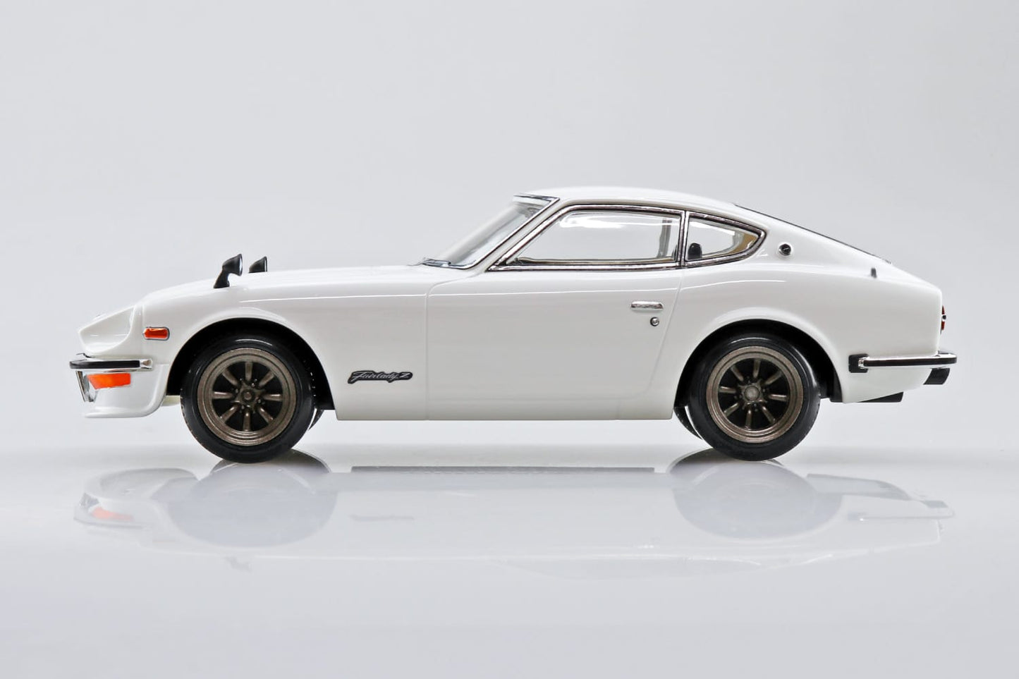 1/32 SNAP NISSAN S30 Fairlady Z Custom (White)